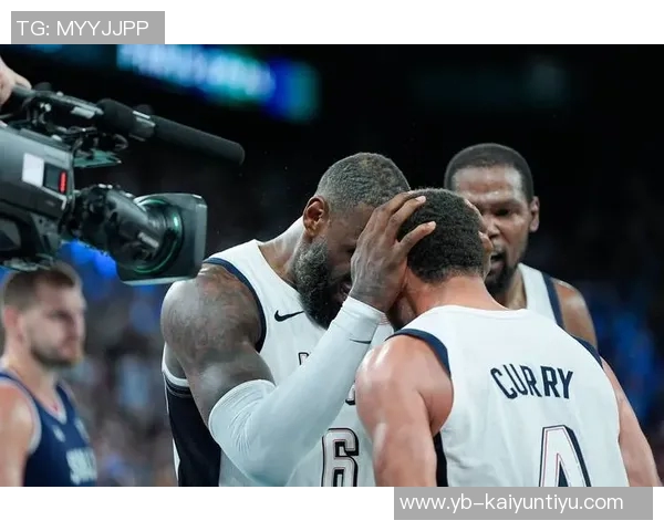 杜兰特苦战上半场表现抢眼砍下全队最高15分助力球队奋战