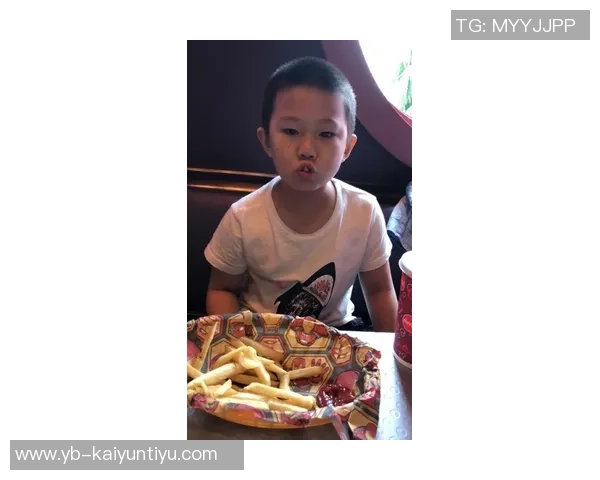 刘维伟小考杨瀚森左手右手拿刀的选择与米奇筷子的灵活运用